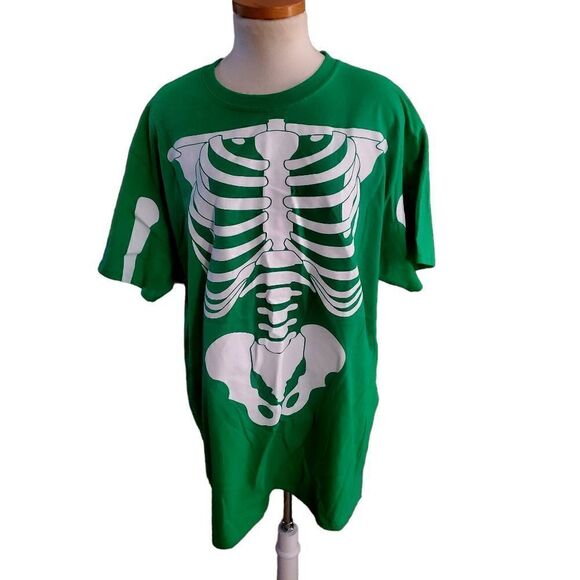 NWOT HALLOWEEN SKELETON TSHIRT  - Picture 1 of 2